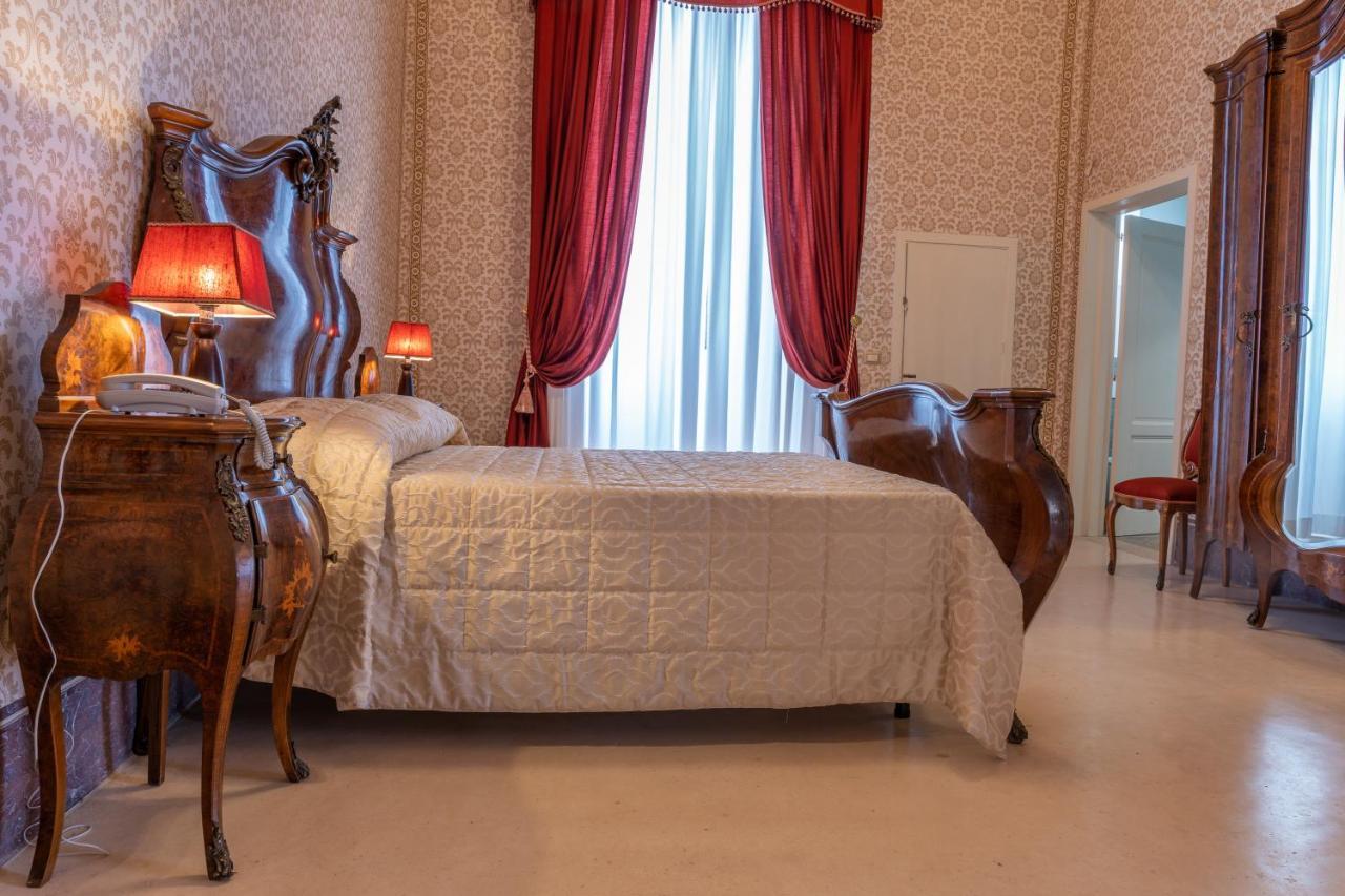Il Cavaliere Al Borgo Antico Hotel Copertino Eksteriør billede