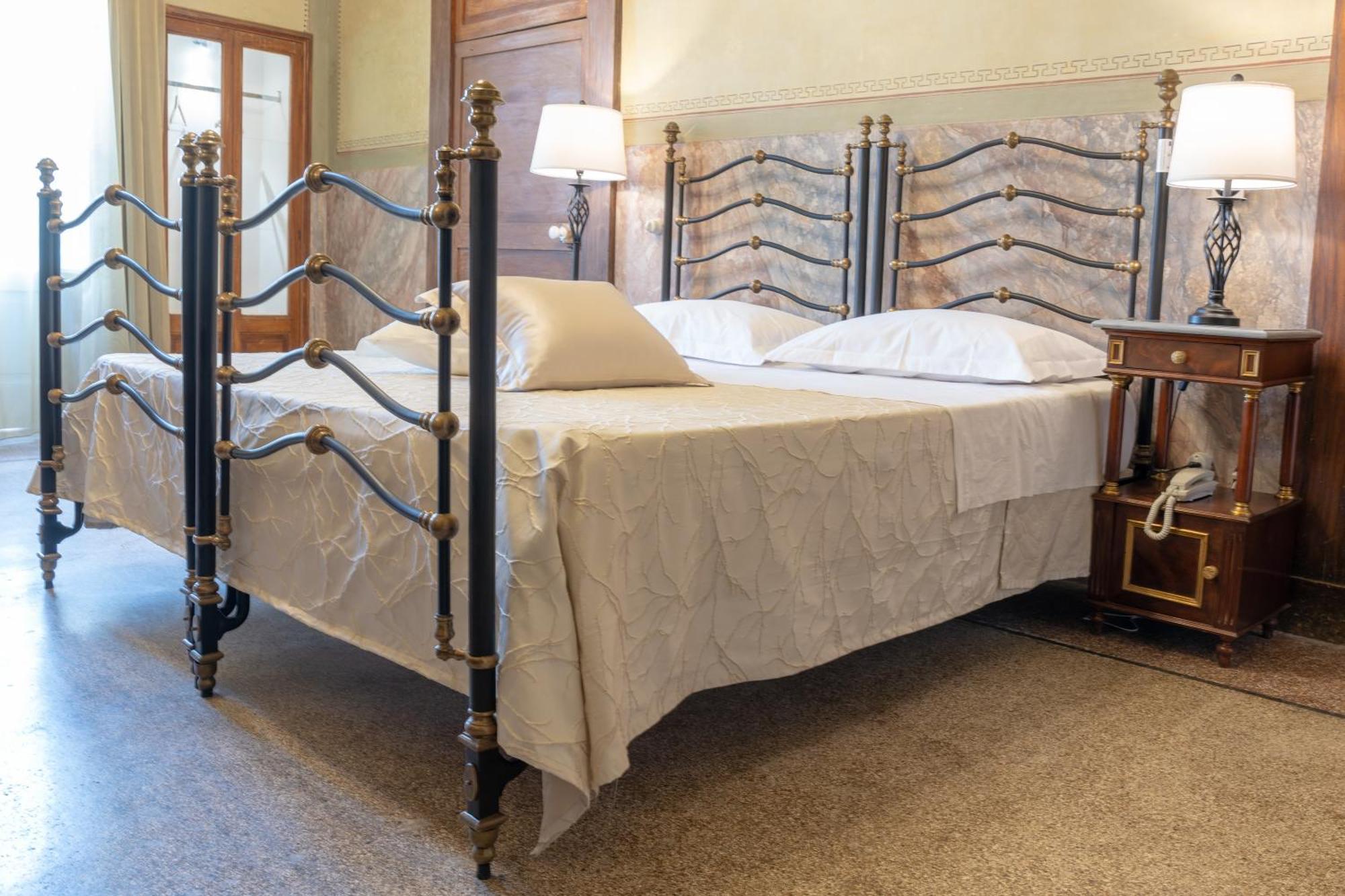 Il Cavaliere Al Borgo Antico Hotel Copertino Eksteriør billede
